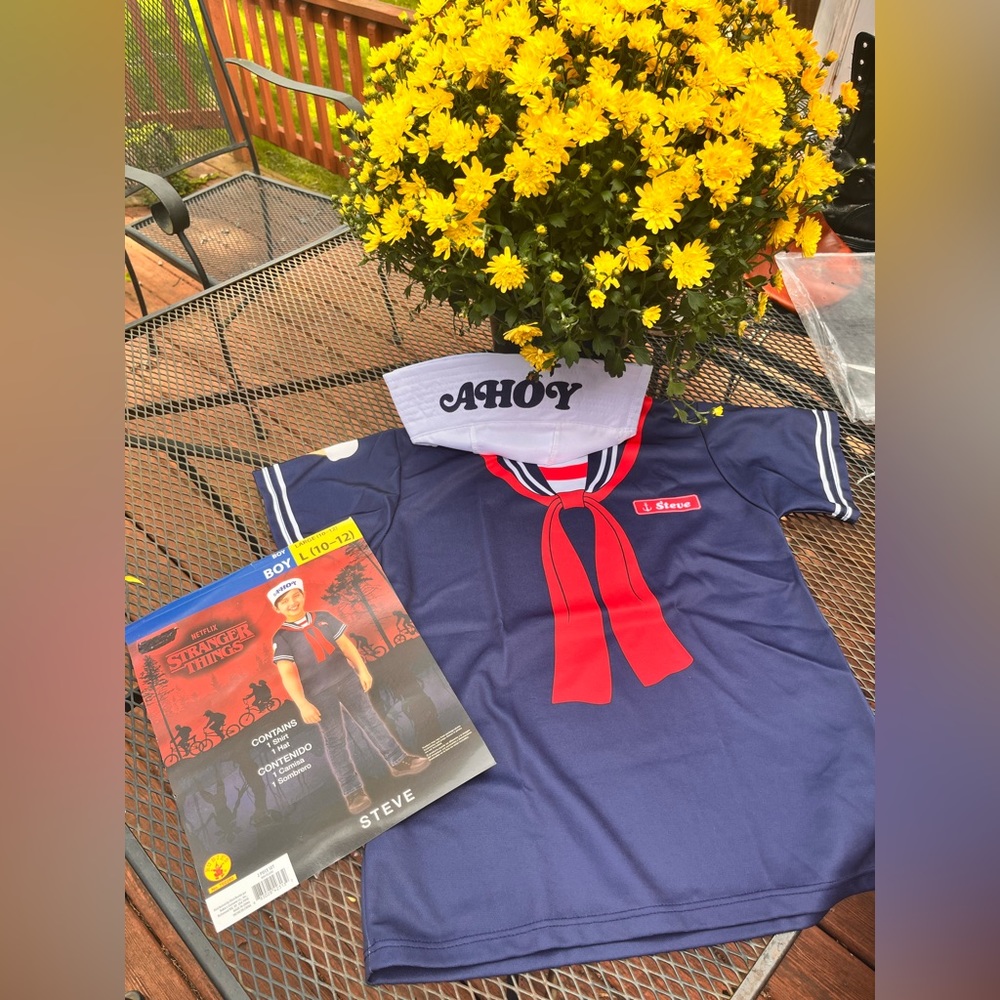 Stranger Things Costume- Steve Harrington Scoops Ahoy Season 3